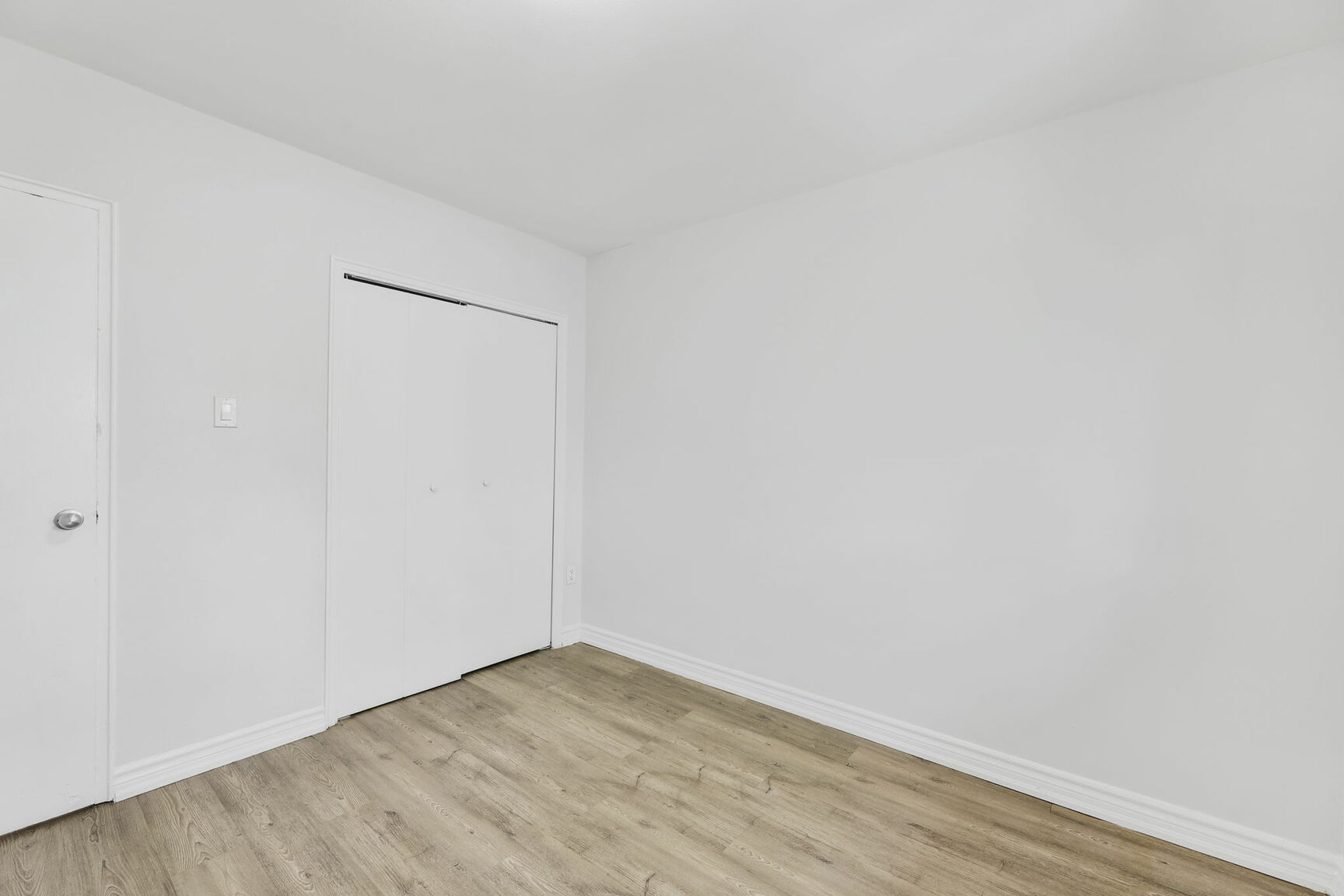 Huron Village Apartments - Photo 16