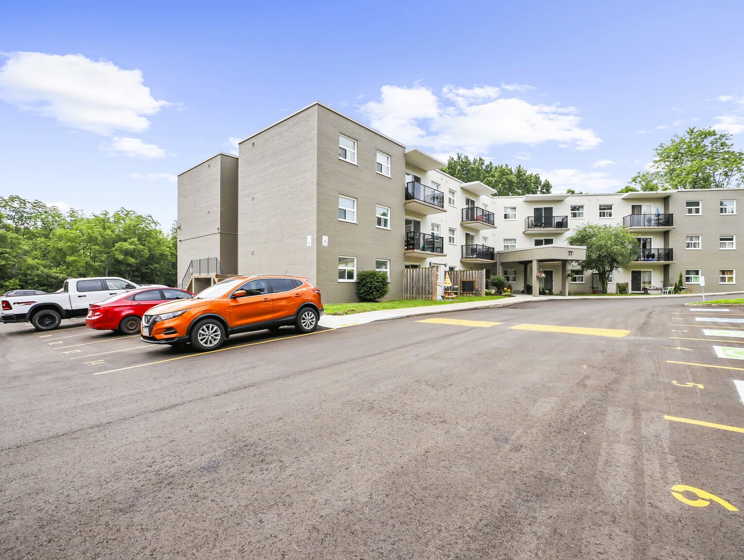 Barker Street Apartments - Photo 3
