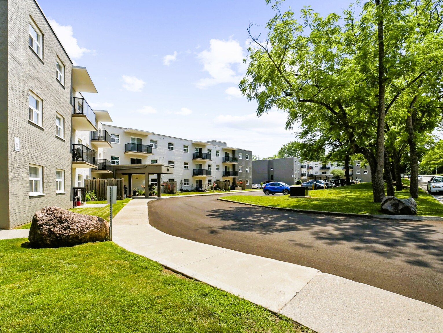 Barker Street Apartments - Photo 2