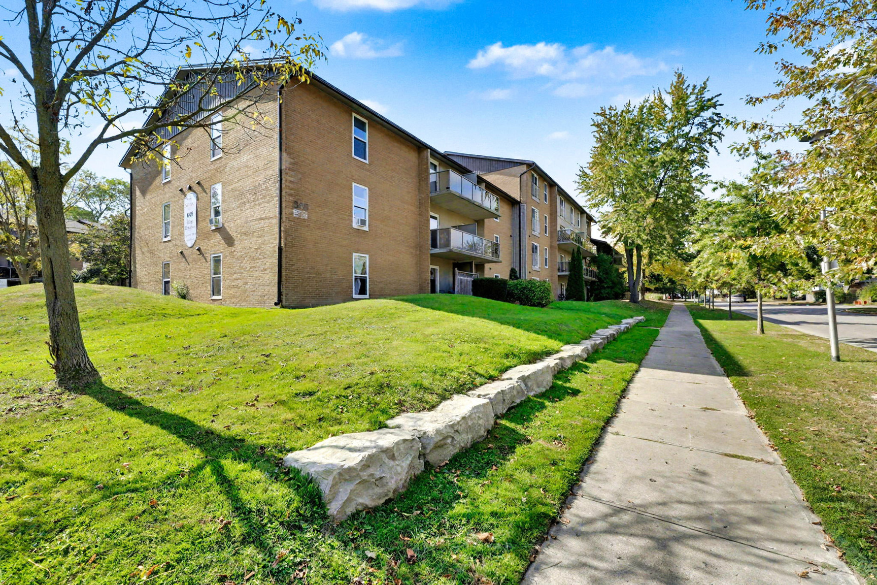 Park Place on Village Green Apartments - Photo 4