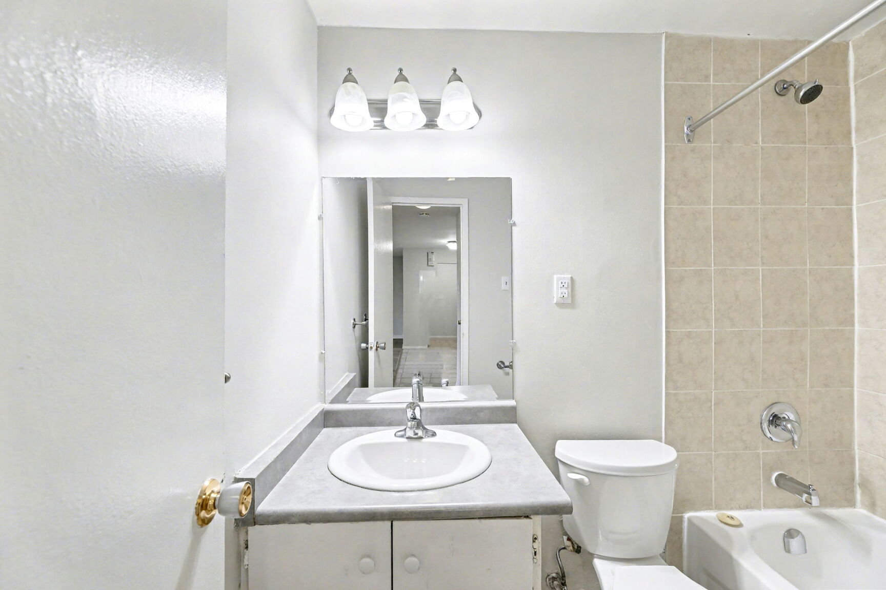 Park Place on Village Green Apartments - Photo 24