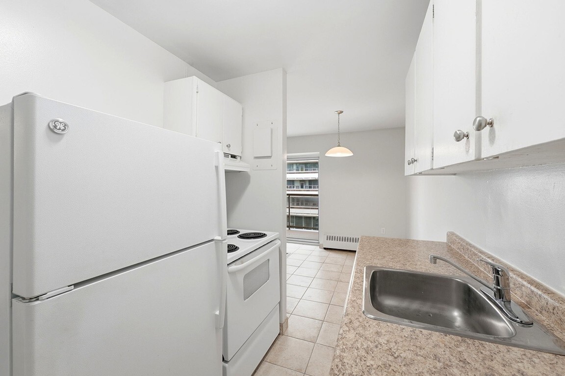 The Senate Apartments - Photo 12