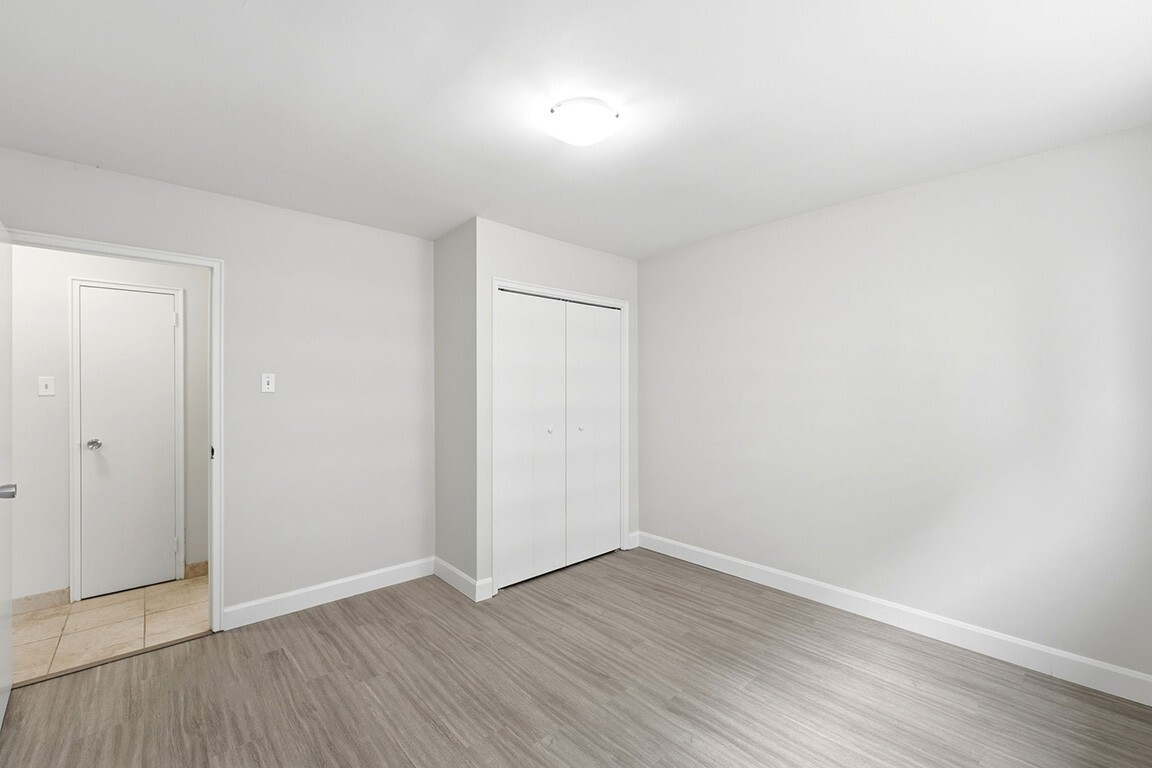 The Senate Apartments - Photo 17