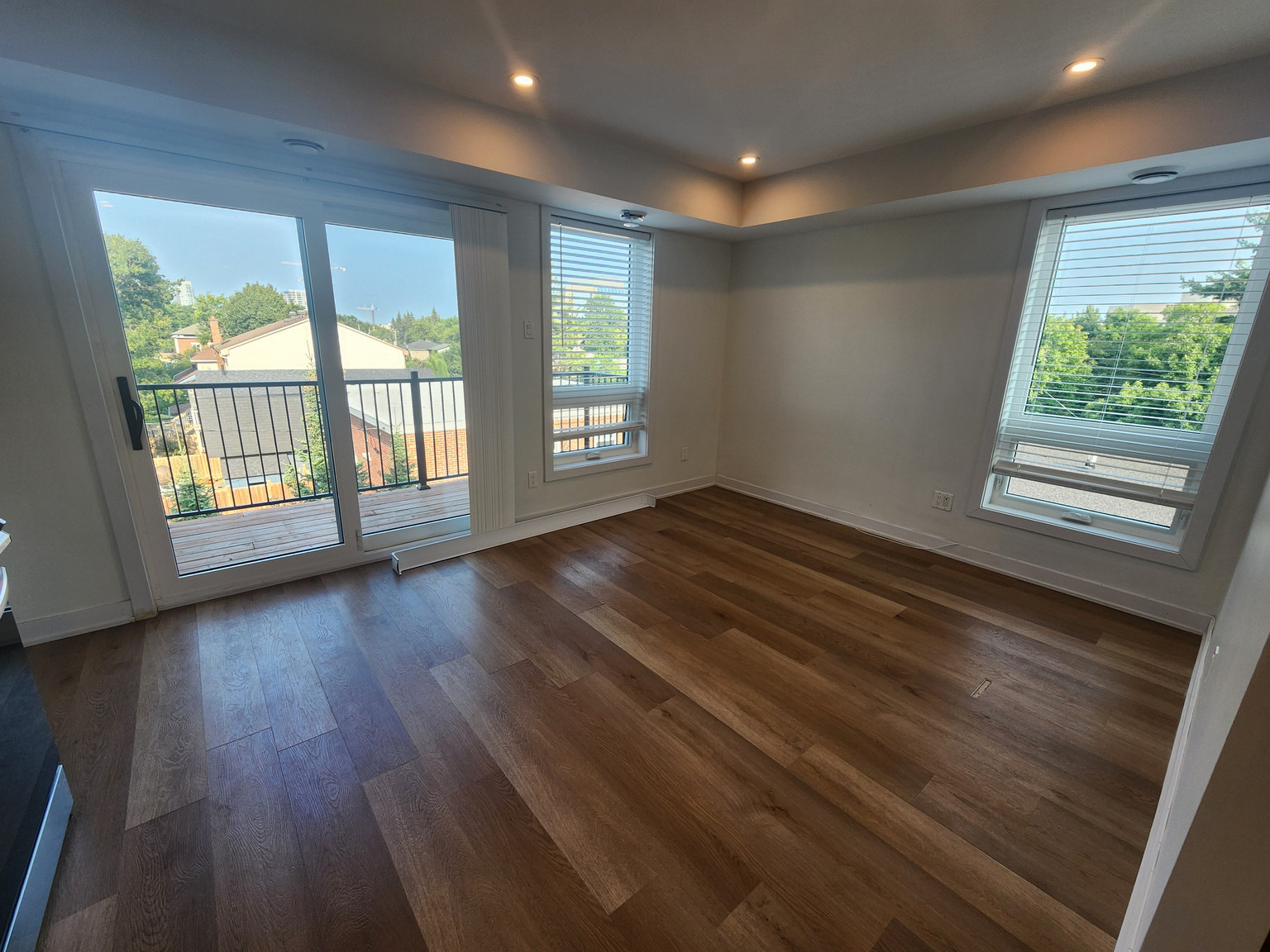 689 Churchill Avenue North - Photo 10