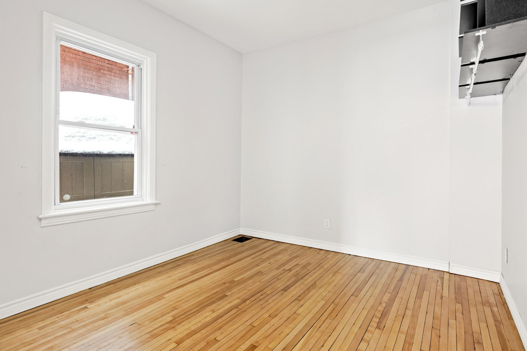 481 Besserer Street - Photo 11