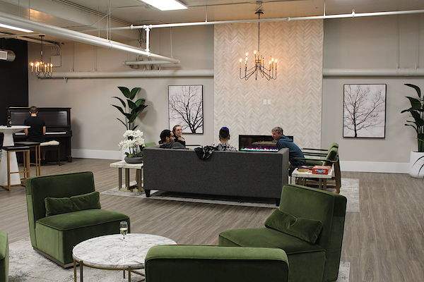 The Metropolitan - Photo 19