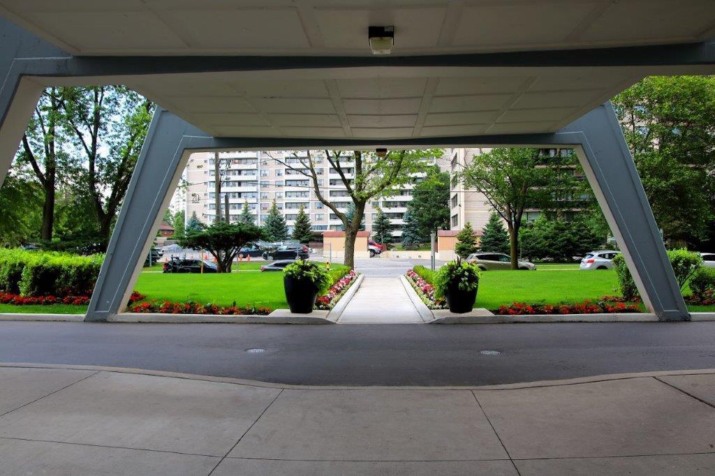 35 Esterbrooke Ave - Photo 4
