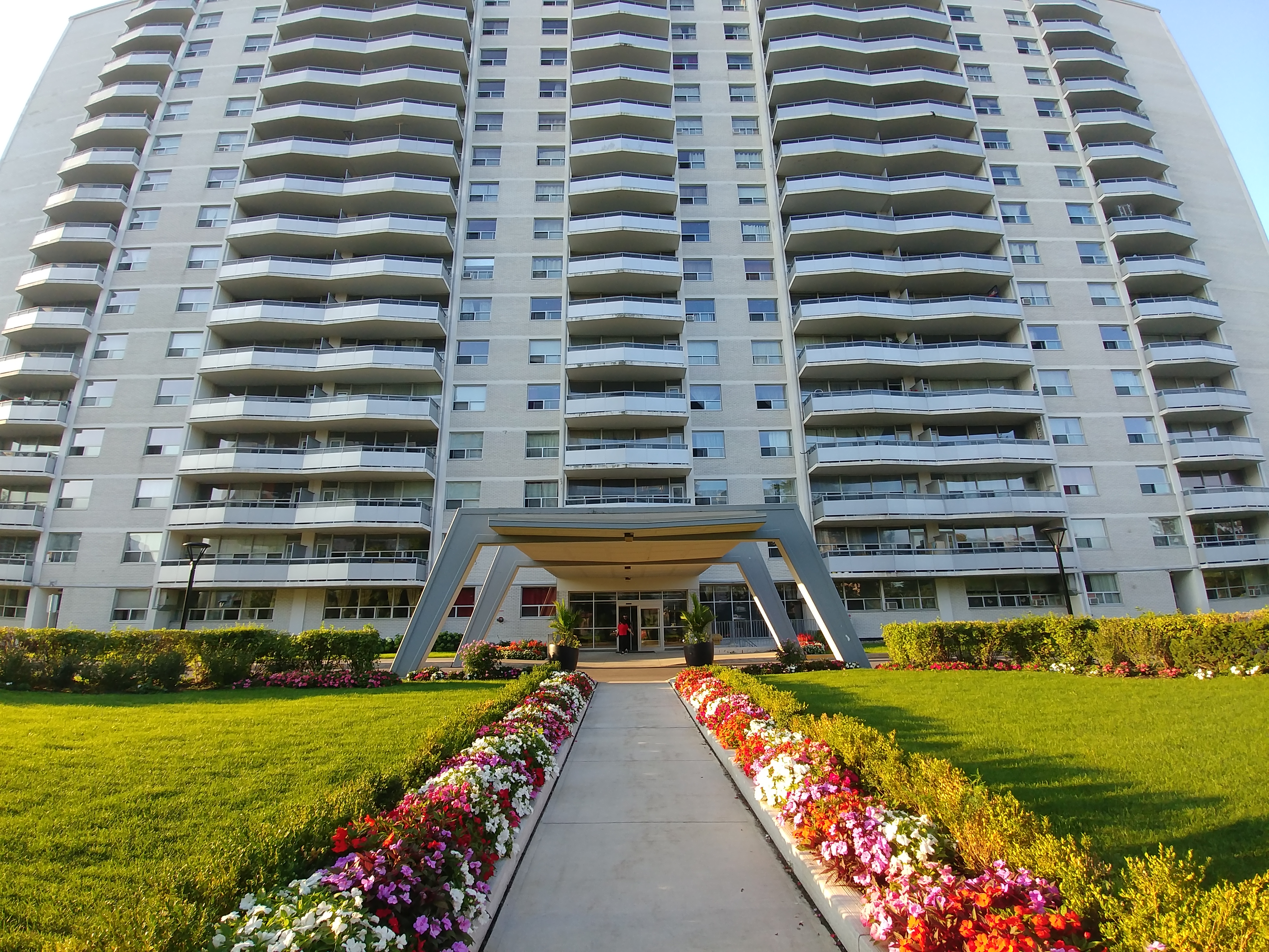 35 Esterbrooke Ave, North York, ON M2J 2C6 — photo 1