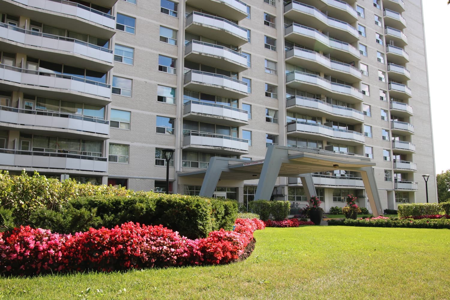 35 Esterbrooke Ave, North York, ON M2J 2C6 — photo 2