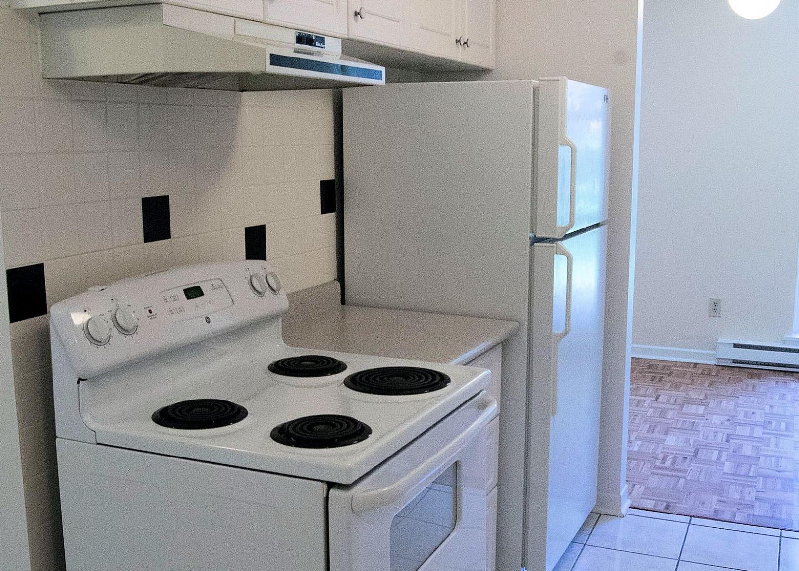 Forestview Townhomes: 2020-2077 Barsuda Drive, 2025 Ambridge Court - Photo 3