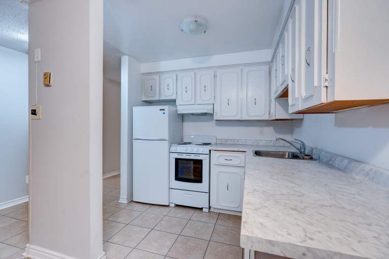 5 Greentree Court - Photo 7