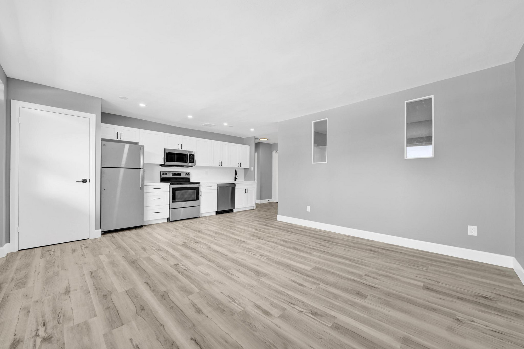 535 The East Mall - Photo 3