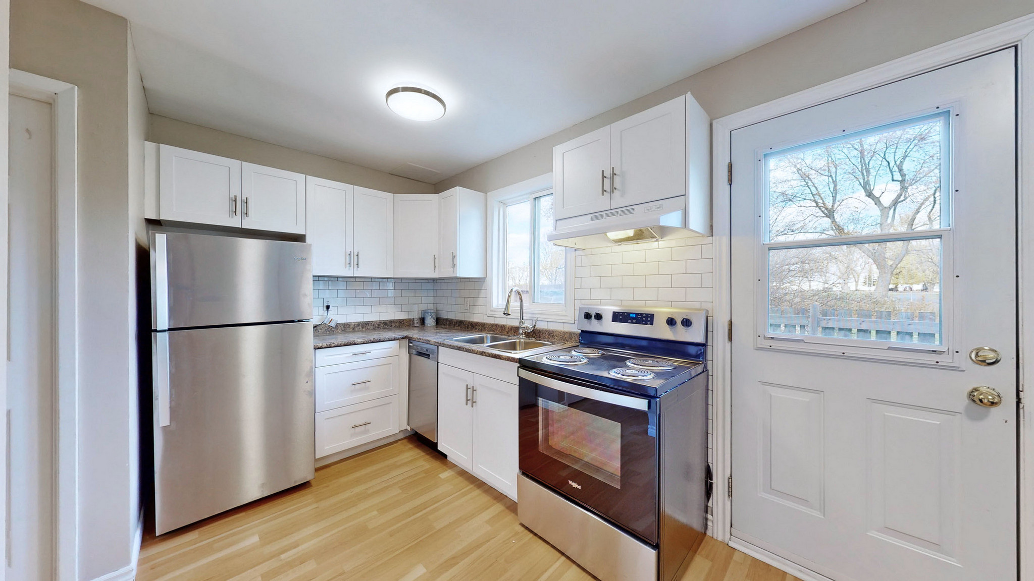 Bedford Gardens - 440 Cumberland Street & 245 Yates Street - Photo 5