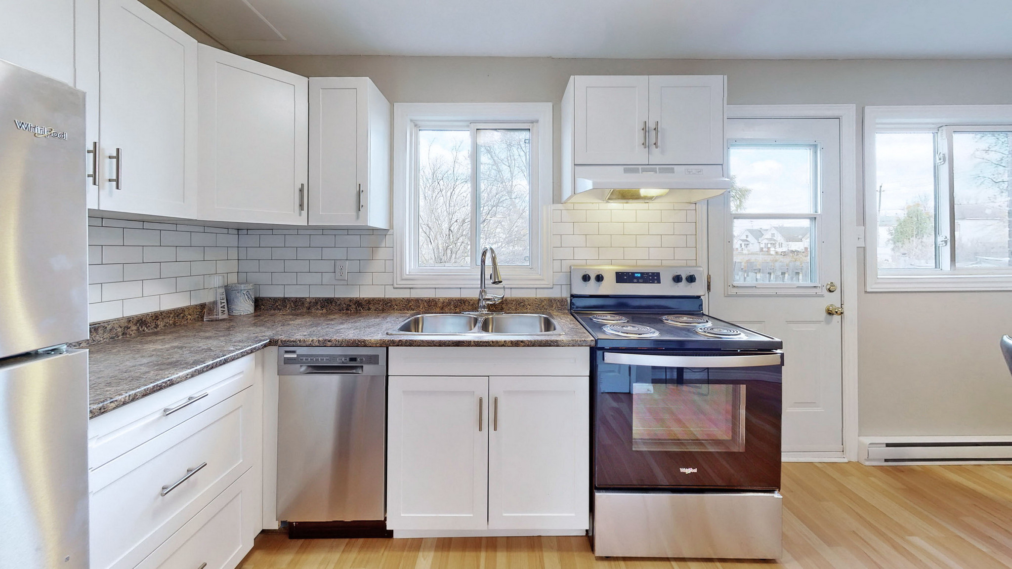 Bedford Gardens - 440 Cumberland Street & 245 Yates Street - Photo 6