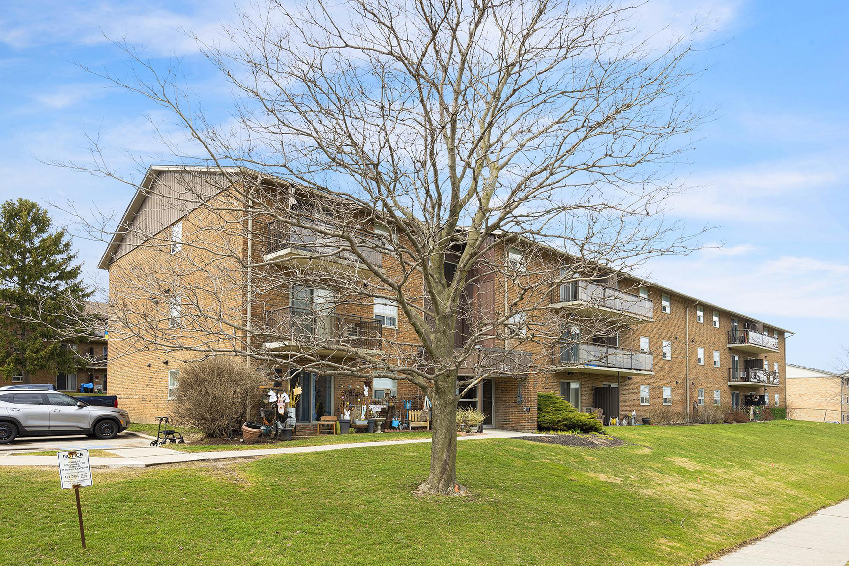 725-745 Wonderland Road South  - Photo 16