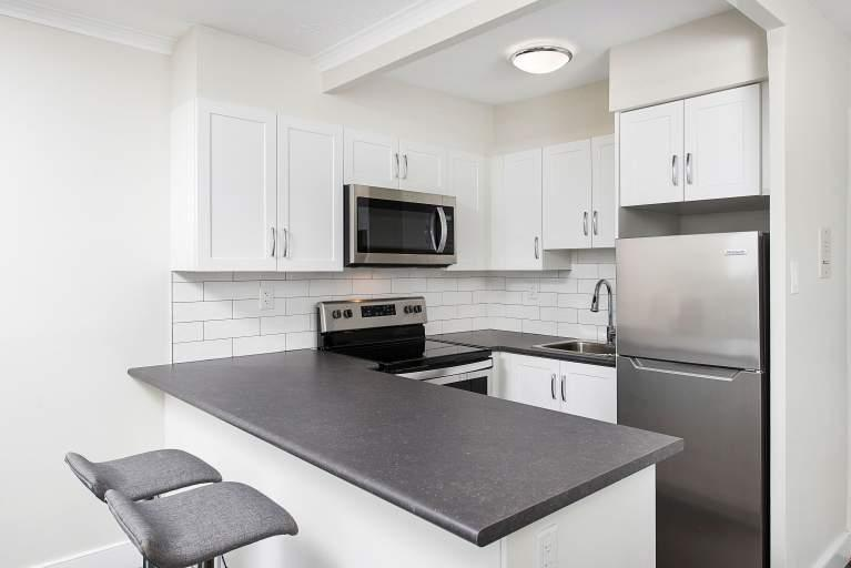 286 Finch Avenue West - Photo 4
