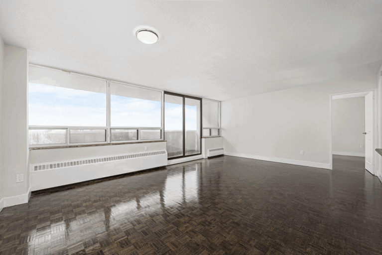 2397 FINCH AVE W - Photo 4