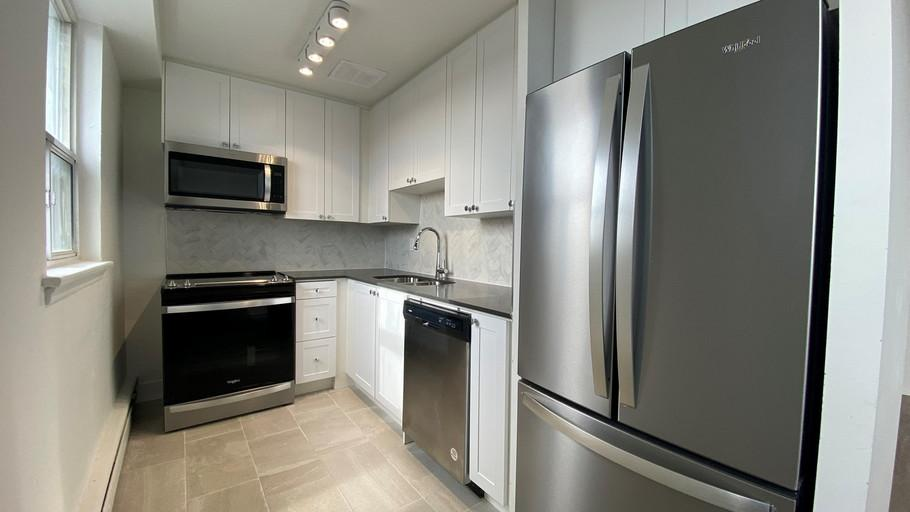 66 Spadina Road - Photo 2