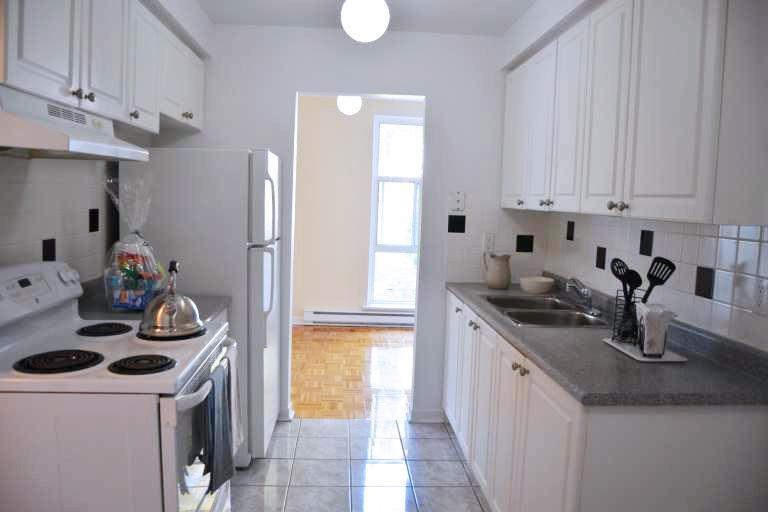 Forestview Townhomes: 2020-2077 Barsuda Drive, 2025 Ambridge Court - Photo 2