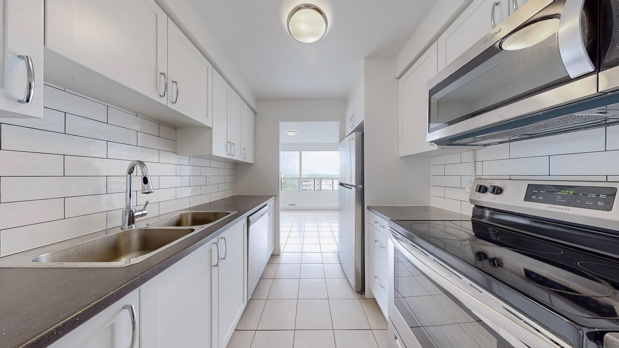 560 Proudfoot Lane - Empress Gate Apartments - Photo 6