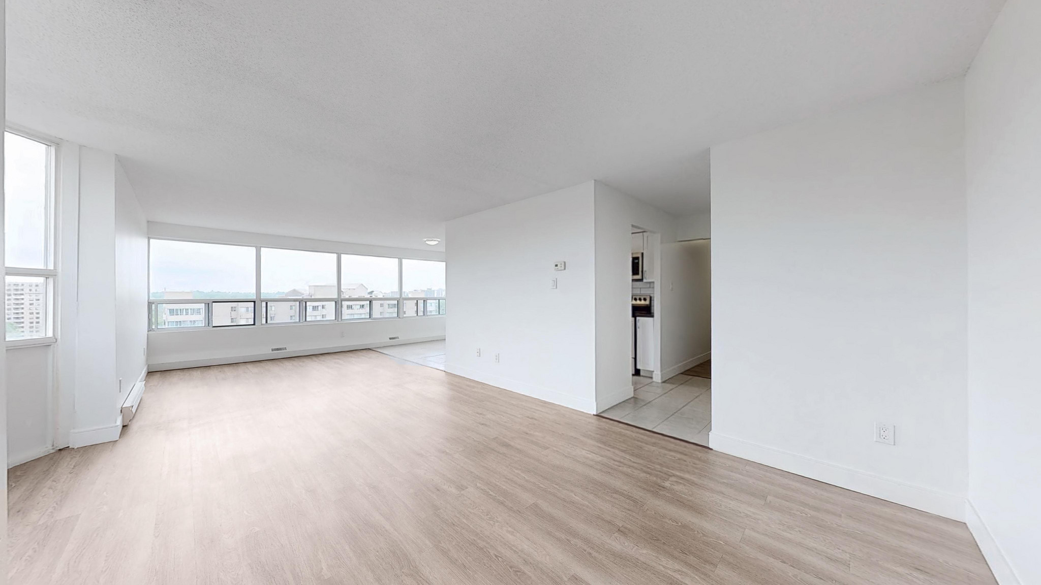 560 Proudfoot Lane - Empress Gate Apartments - Photo 7