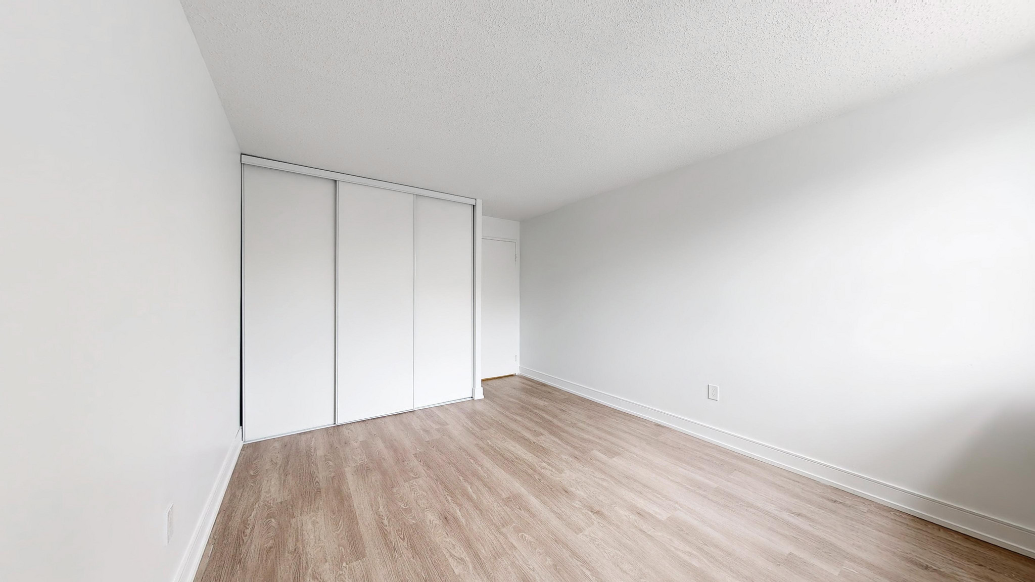 560 Proudfoot Lane - Empress Gate Apartments - Photo 10