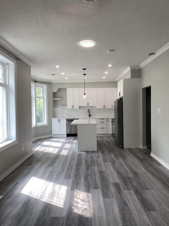 Main 203 Elmwood Avenue East - Photo 8