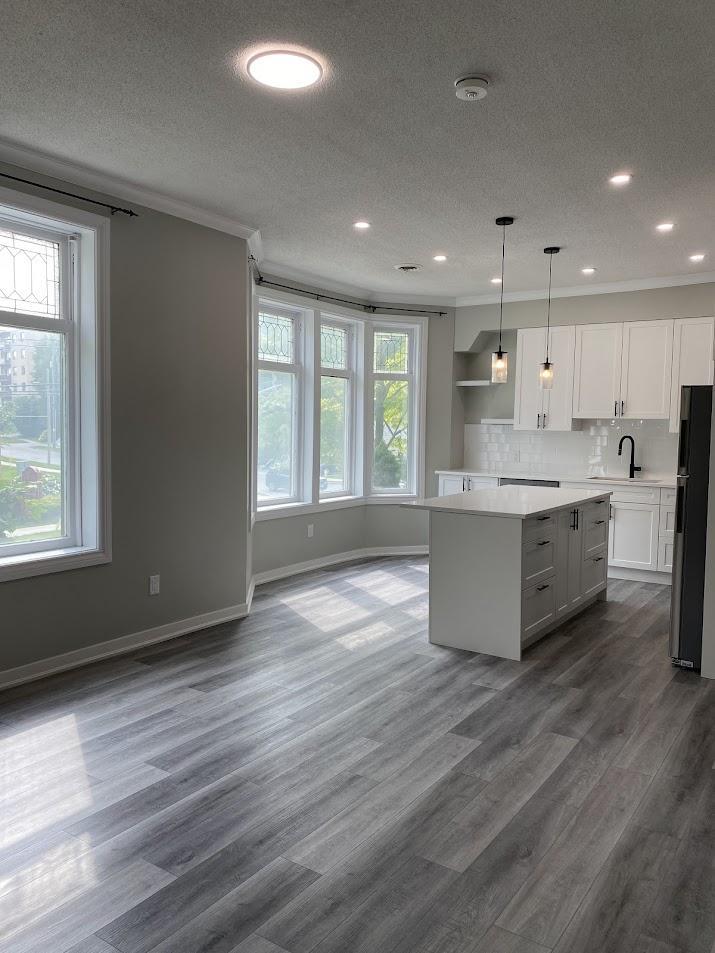 Main 203 Elmwood Avenue East - Photo 6