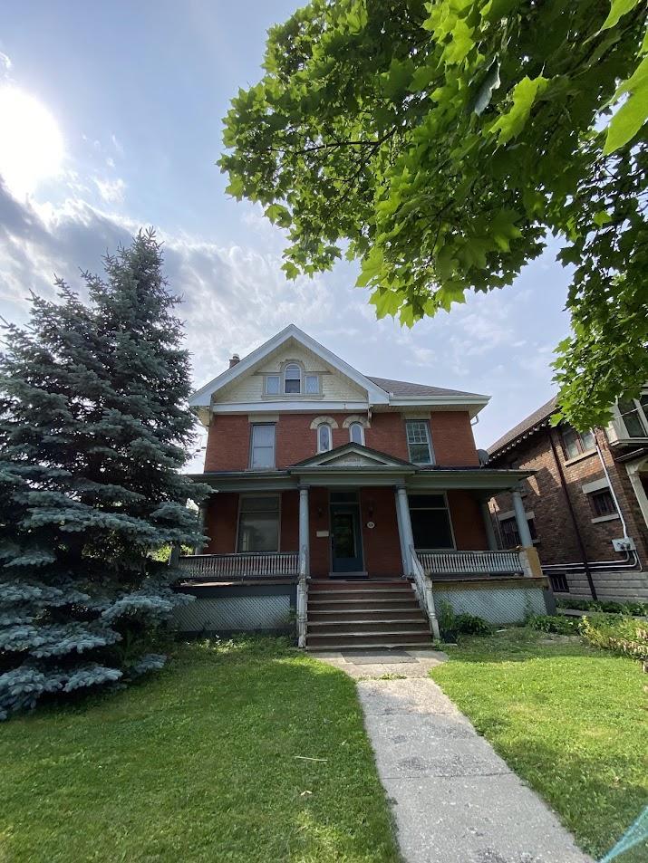 Main 203 Elmwood Avenue East - Photo 36