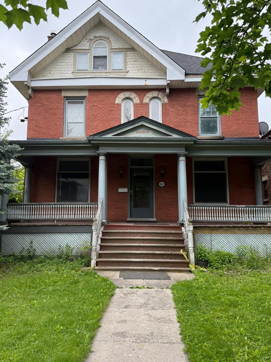 Main 203 Elmwood Avenue East - Photo 38