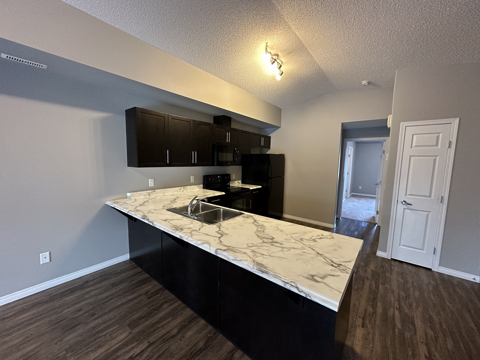 Carriage Homes/Apartments for Rent | West Edmonton - Photo 53