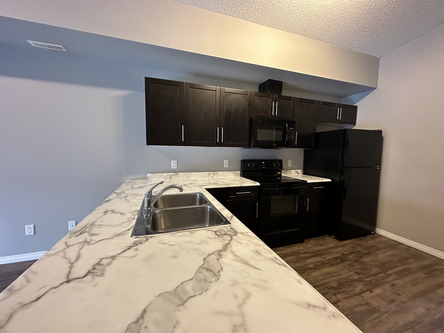 Carriage Homes/Apartments for Rent | West Edmonton - Photo 49