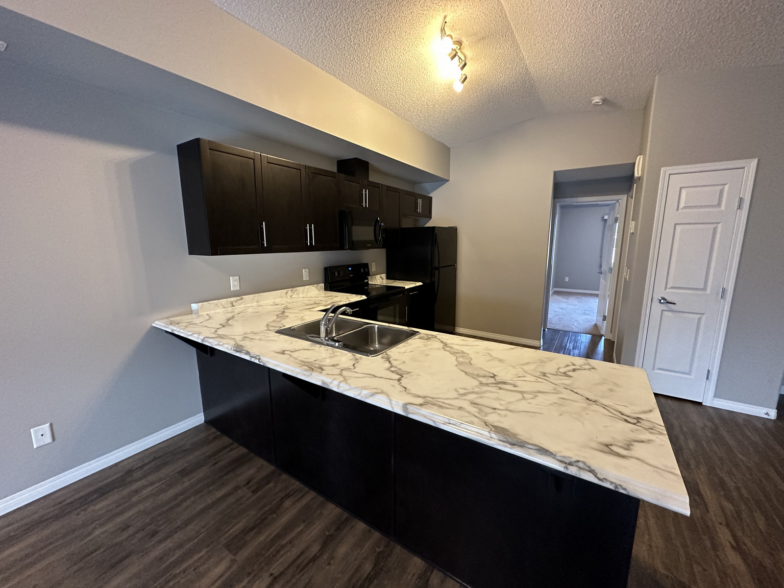 Carriage Homes/Apartments for Rent | West Edmonton - Photo 41