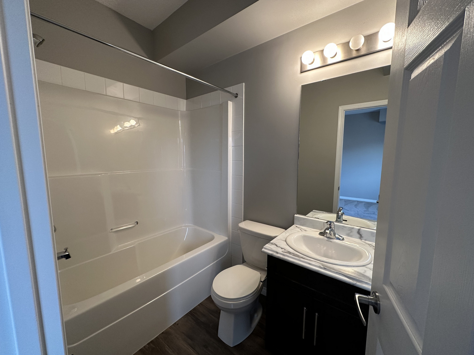 Carriage Homes/Apartments for Rent | West Edmonton - Photo 37