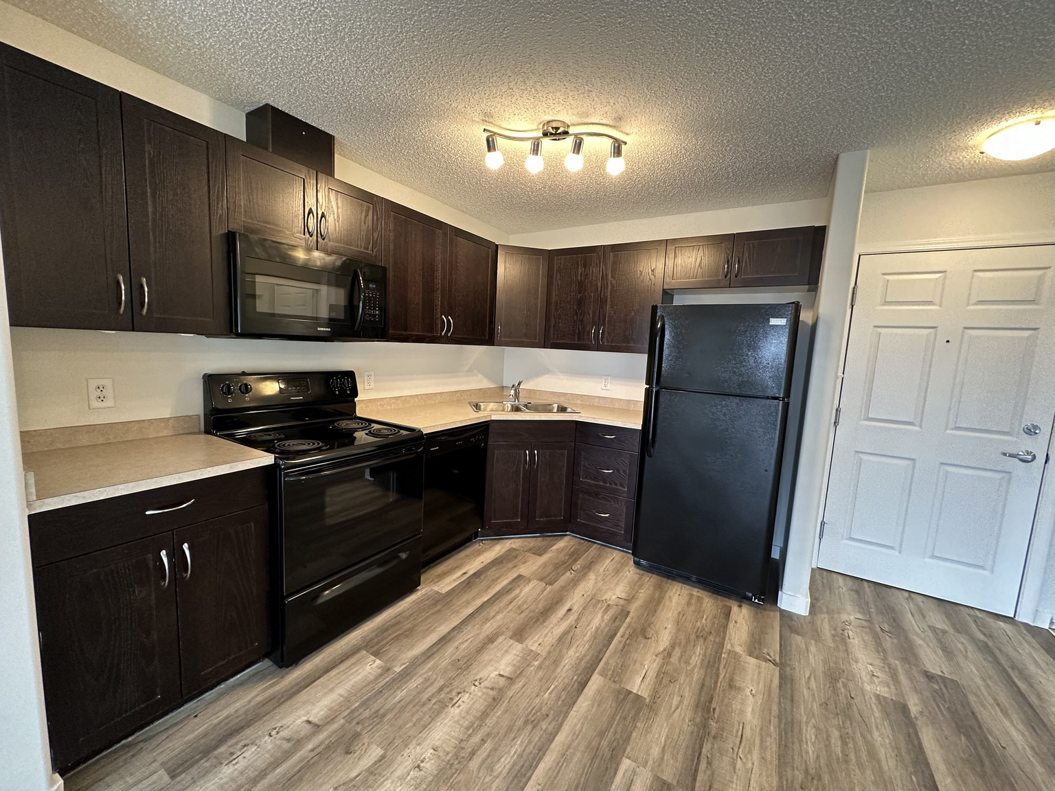 Lake Ridge Apartments - Photo 7