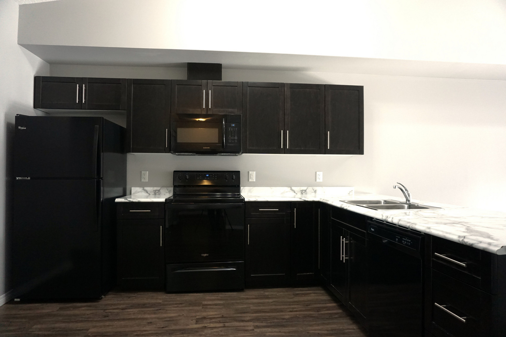 Carriage Homes/Apartments for Rent | West Edmonton - Photo 16