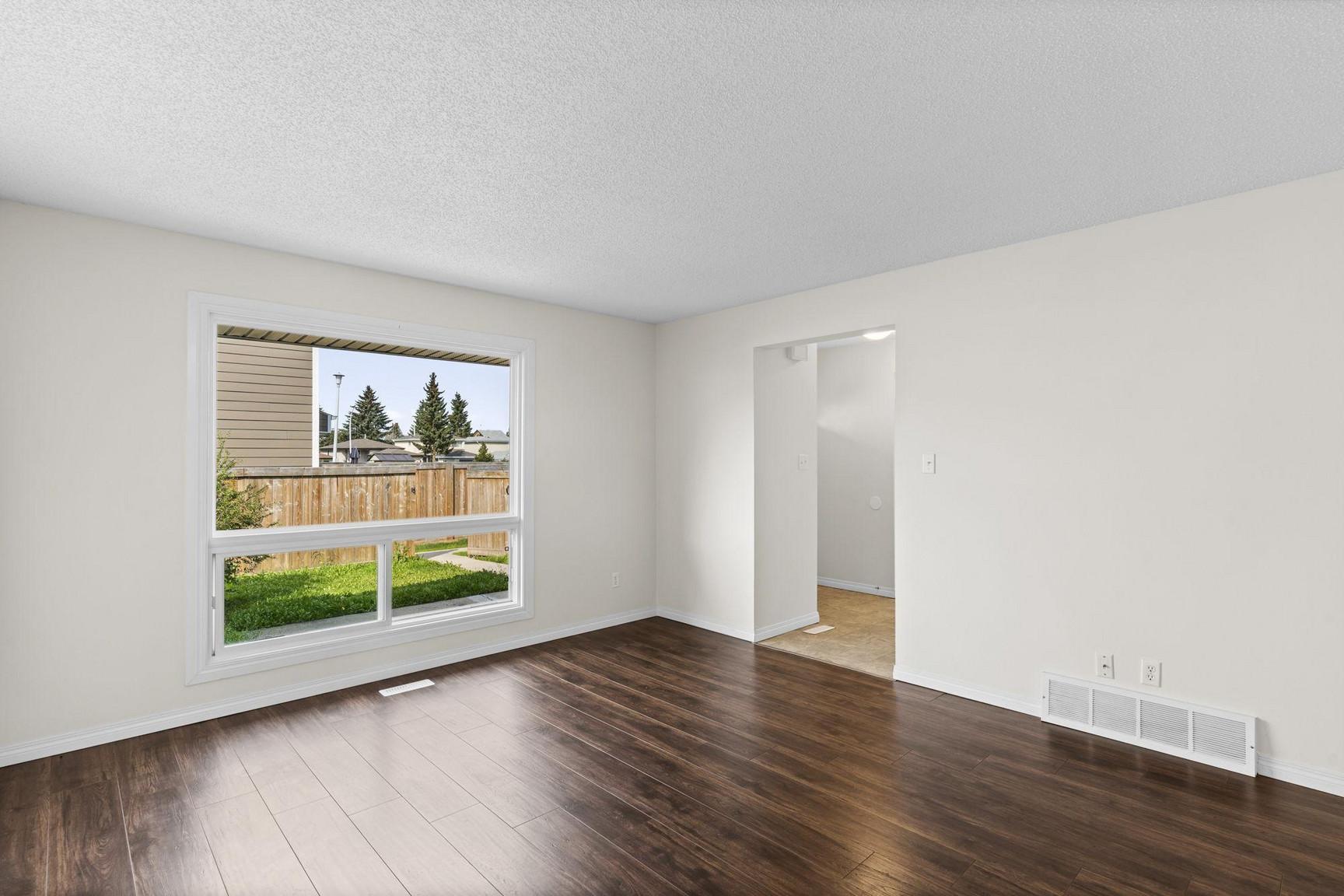 Lymburn Lane 3 Bed Townhomes | Water and Gas are not included | No Dog Allowed | Parking Included - Photo 3