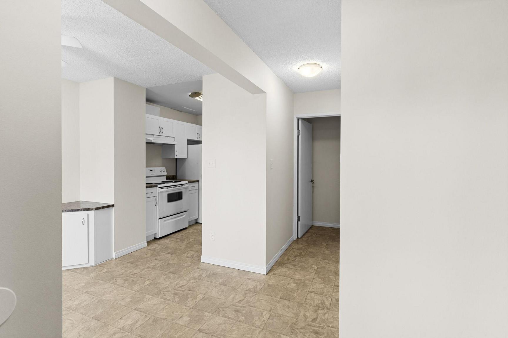Lymburn Lane 3 Bed Townhomes | Water and Gas are not included | No Dog Allowed | Parking Included - Photo 21