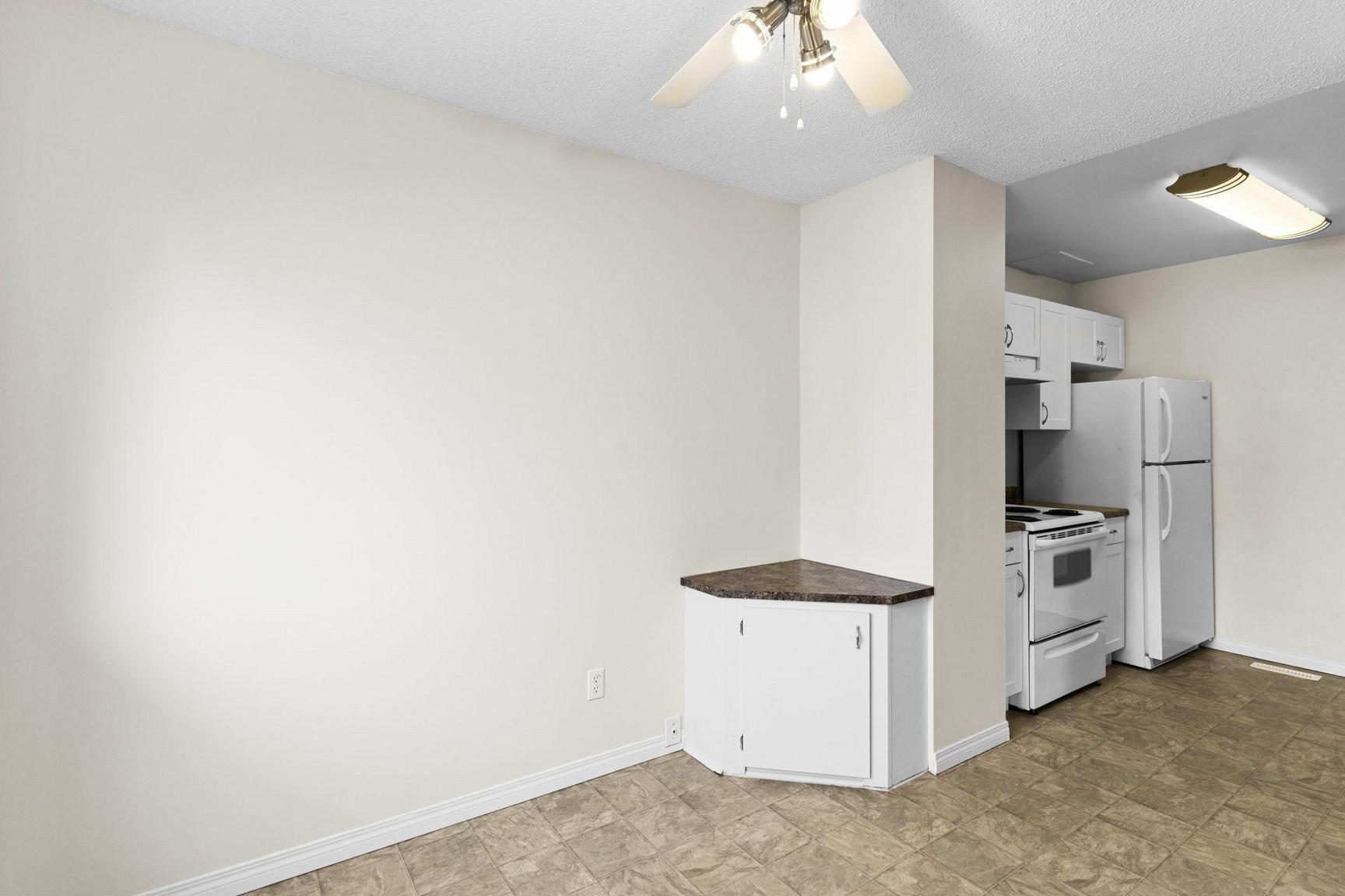 Lymburn Lane 3 Bed Townhomes | Water and Gas are not included | No Dog Allowed | Parking Included - Photo 24