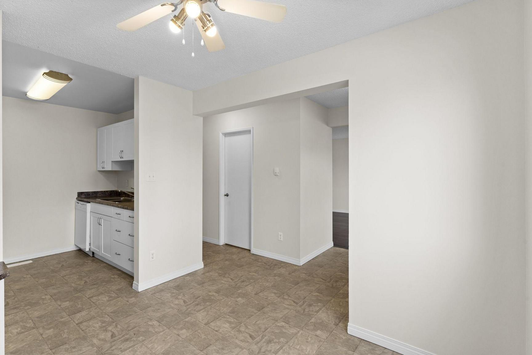 Lymburn Lane 3 Bed Townhomes | Water and Gas are not included | No Dog Allowed | Parking Included - Photo 51