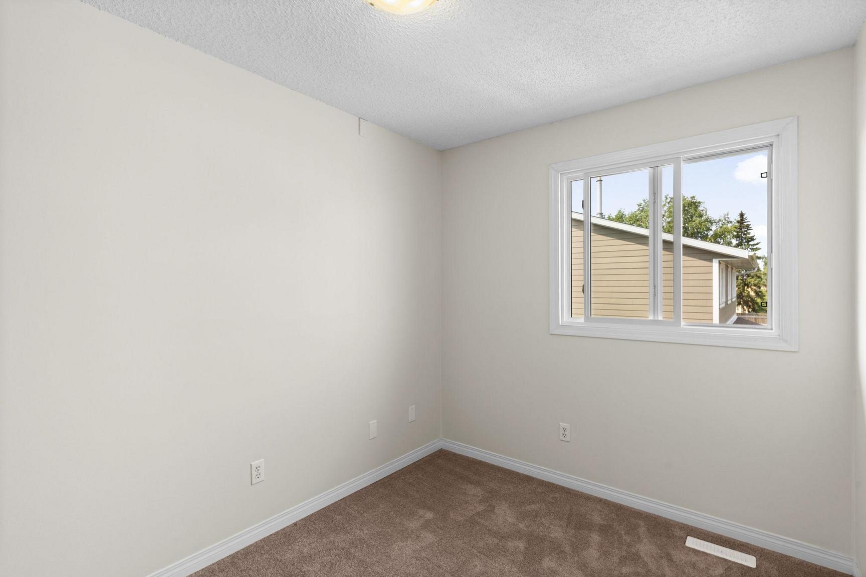 Lymburn Lane 3 Bed Townhomes | Water and Gas are not included | No Dog Allowed | Parking Included - Photo 57