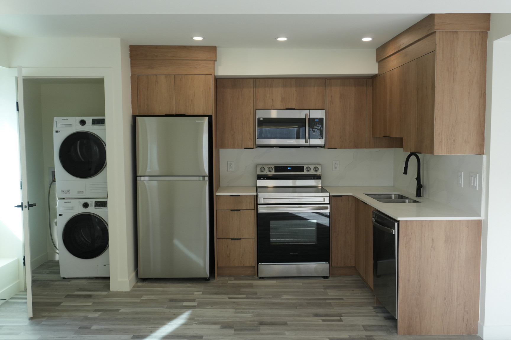 Shelbourne Apartments on 17 Ave in Calgary  - Photo 15