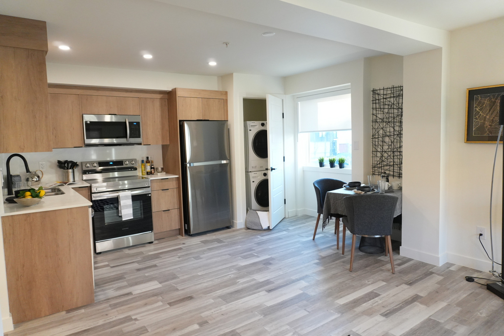 Shelbourne Apartments on 17 Ave in Calgary  - Photo 3