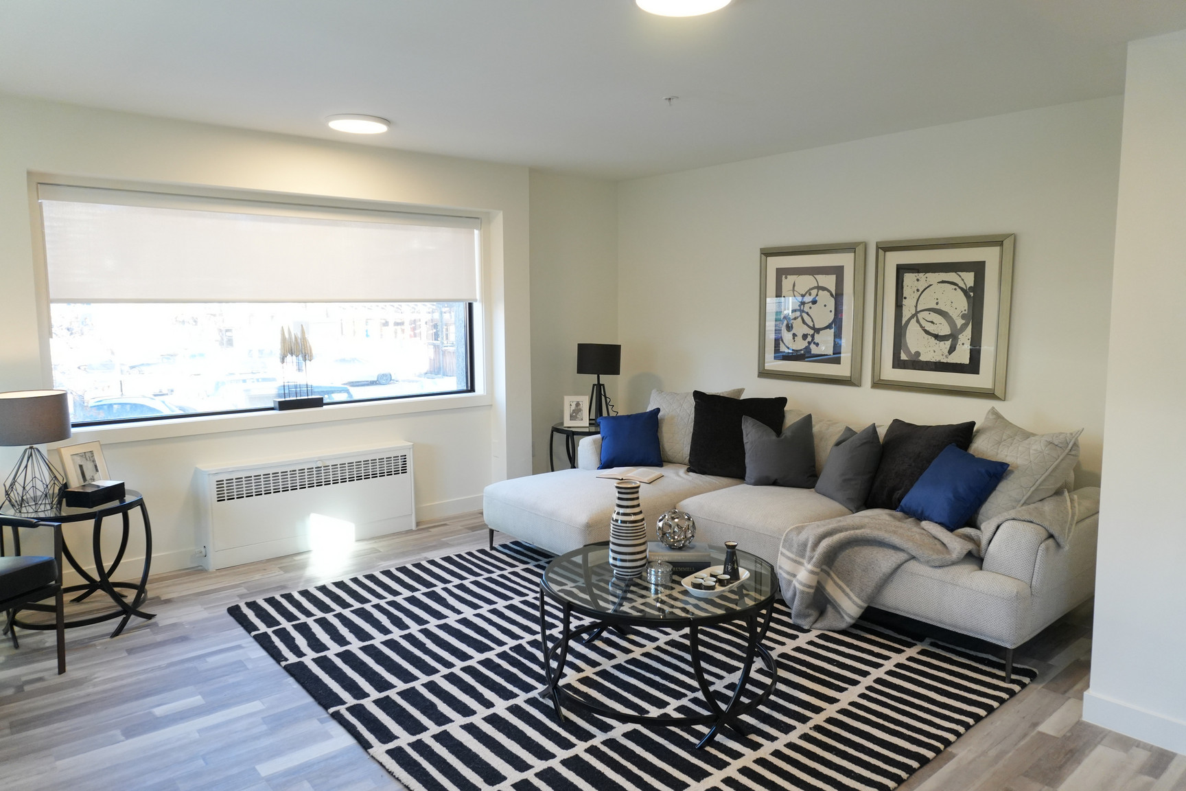 Shelbourne Apartments on 17 Ave in Calgary  - Photo 2