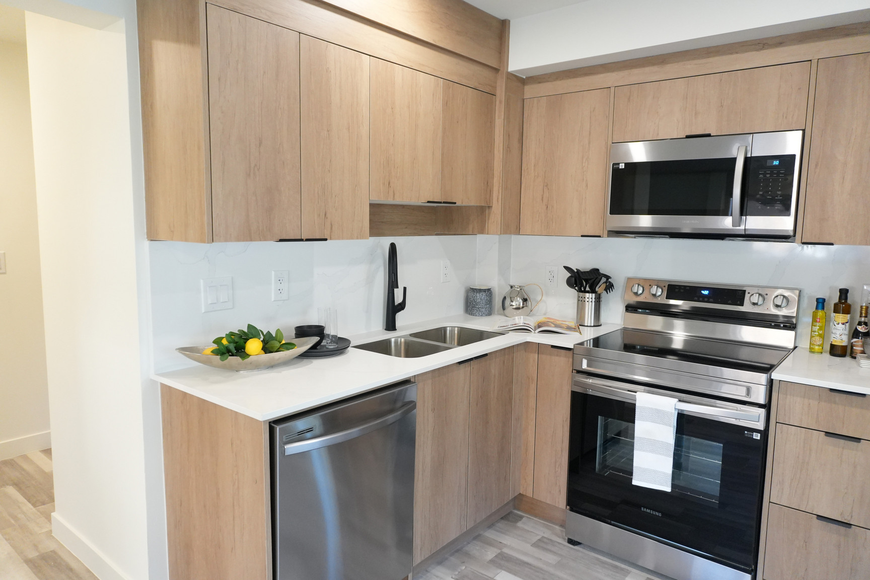 Shelbourne Apartments on 17 Ave in Calgary  - Photo 9