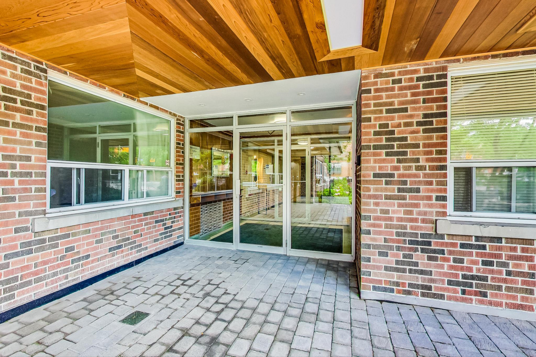 The Cottingham Manor - Photo 14