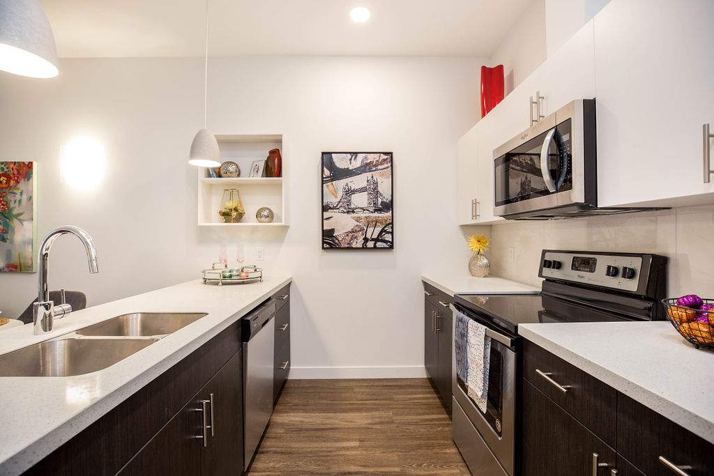 180 Roslyn - Photo 6