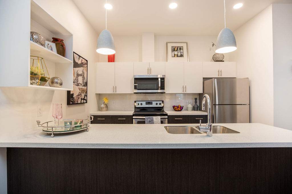 180 Roslyn - Photo 4