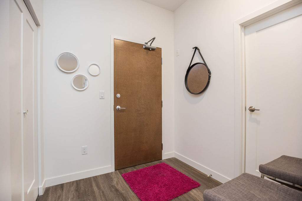 180 Roslyn - Photo 8