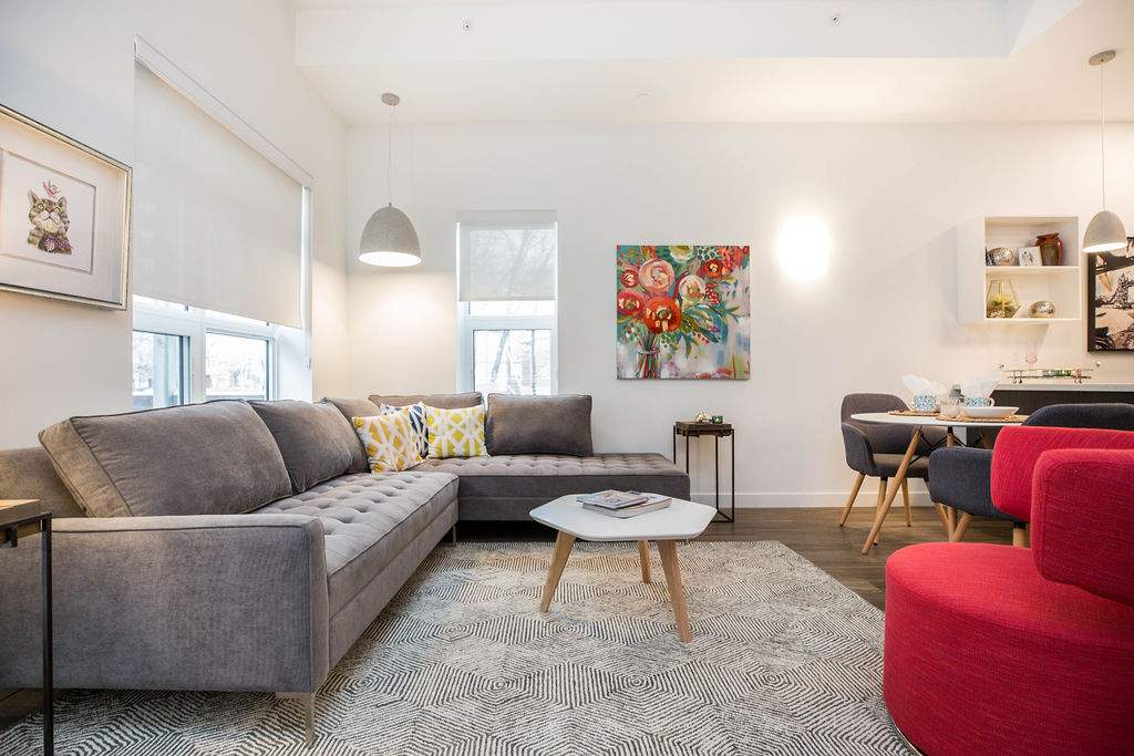 180 Roslyn - Photo 2